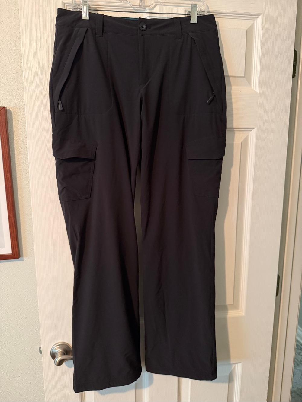 Women’s Fleece Lined Eddie Bauer Black Cargo Pants with Zip and Flap Pockets